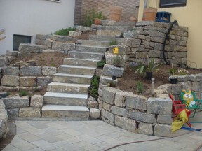 Scheuermann-Naturstein-Showroom-Blockstufen-38